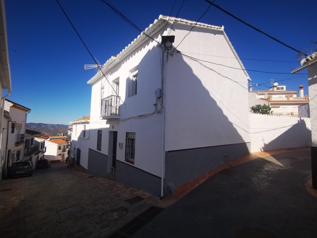 Town House for sale in Periana