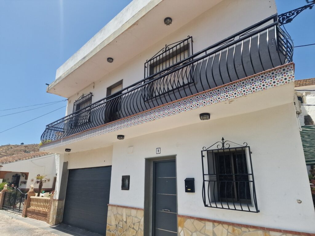 Town House for sale in Vinuela