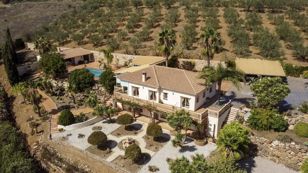 villa for sale in Periana