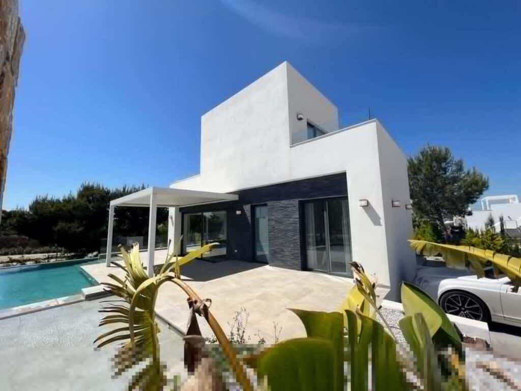 Villa for sale in Las Colinas Golf