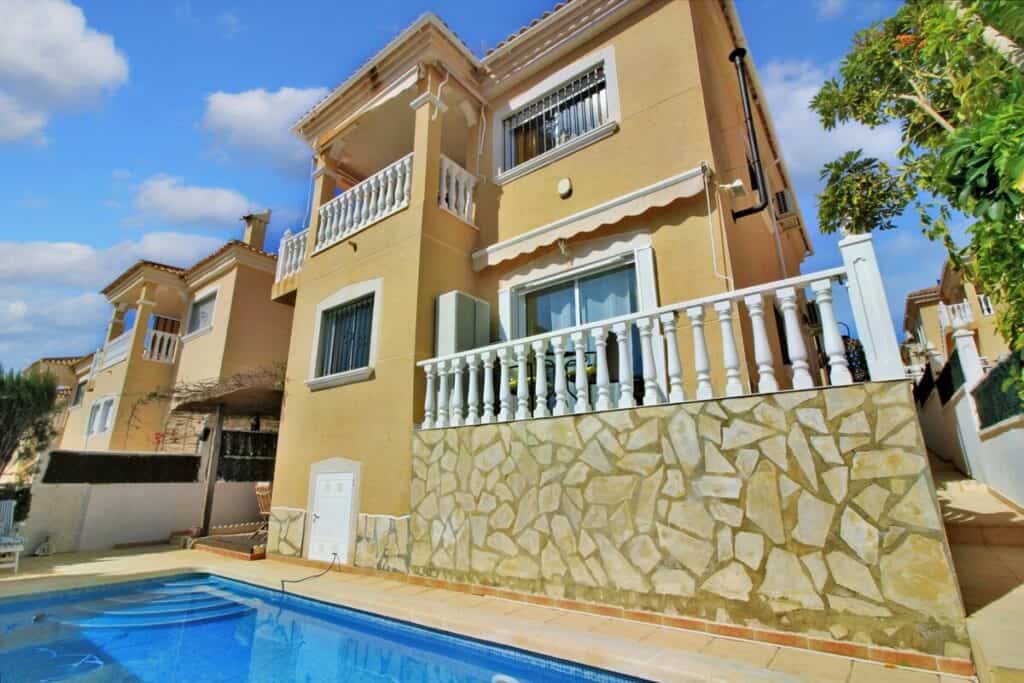 Villa for sale in Villamartin