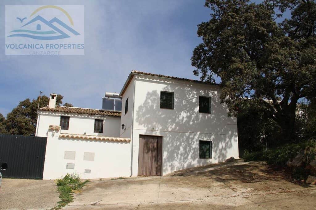 villa for sale in Iznájar