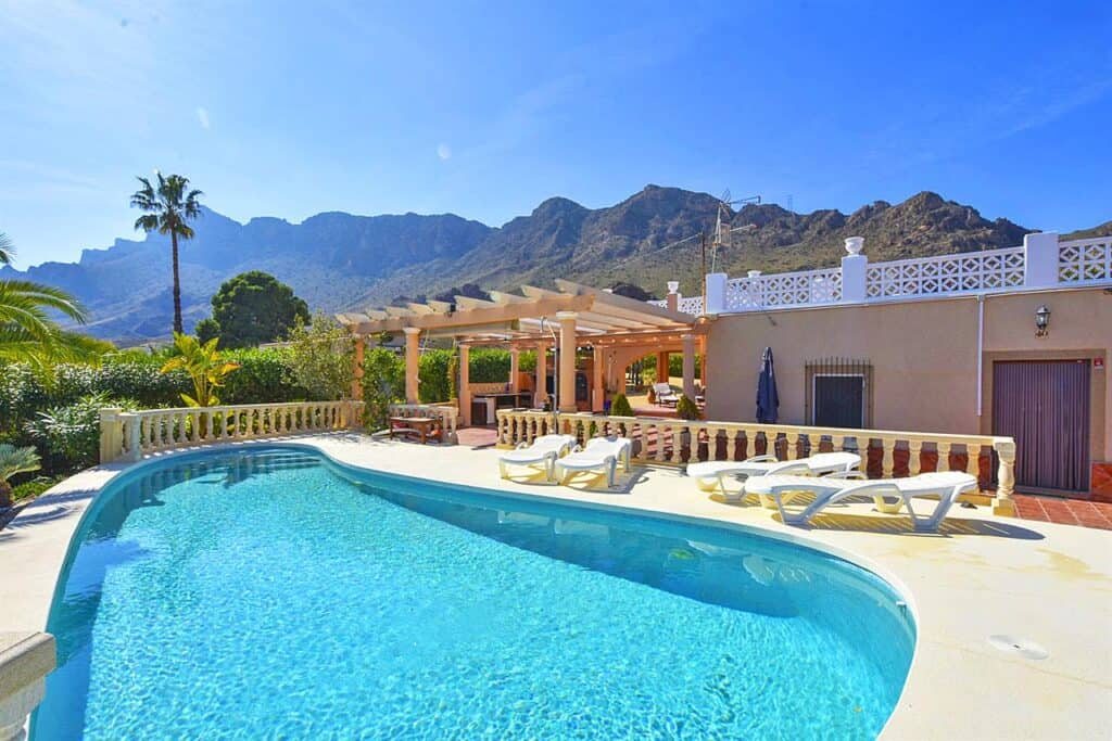 villa for week in PILAR DE JARAVIA