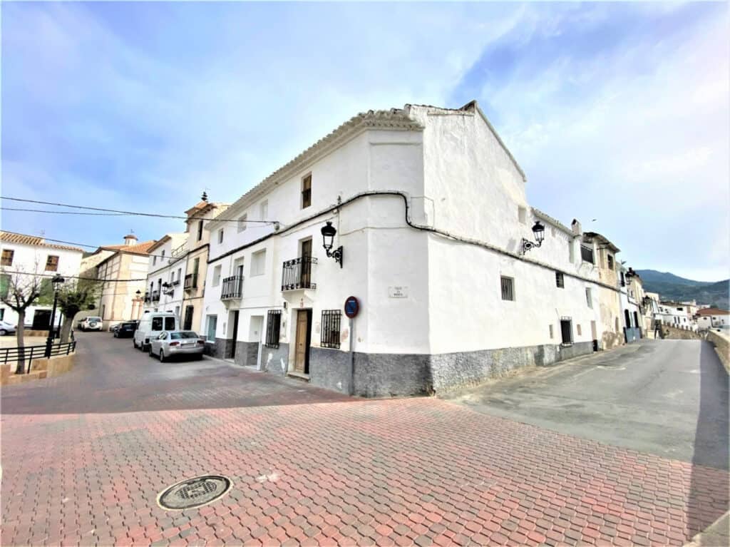 Villa for Sale in Albanchez