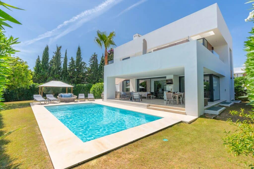 villa for sale in El Paraiso