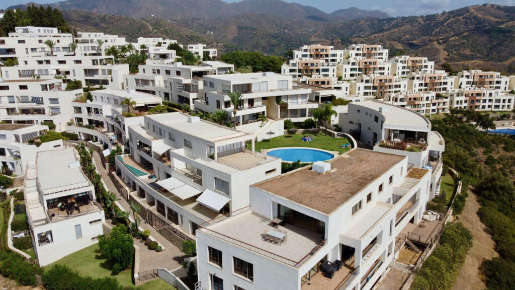 Penthouse for sale in Altos de los Monteros