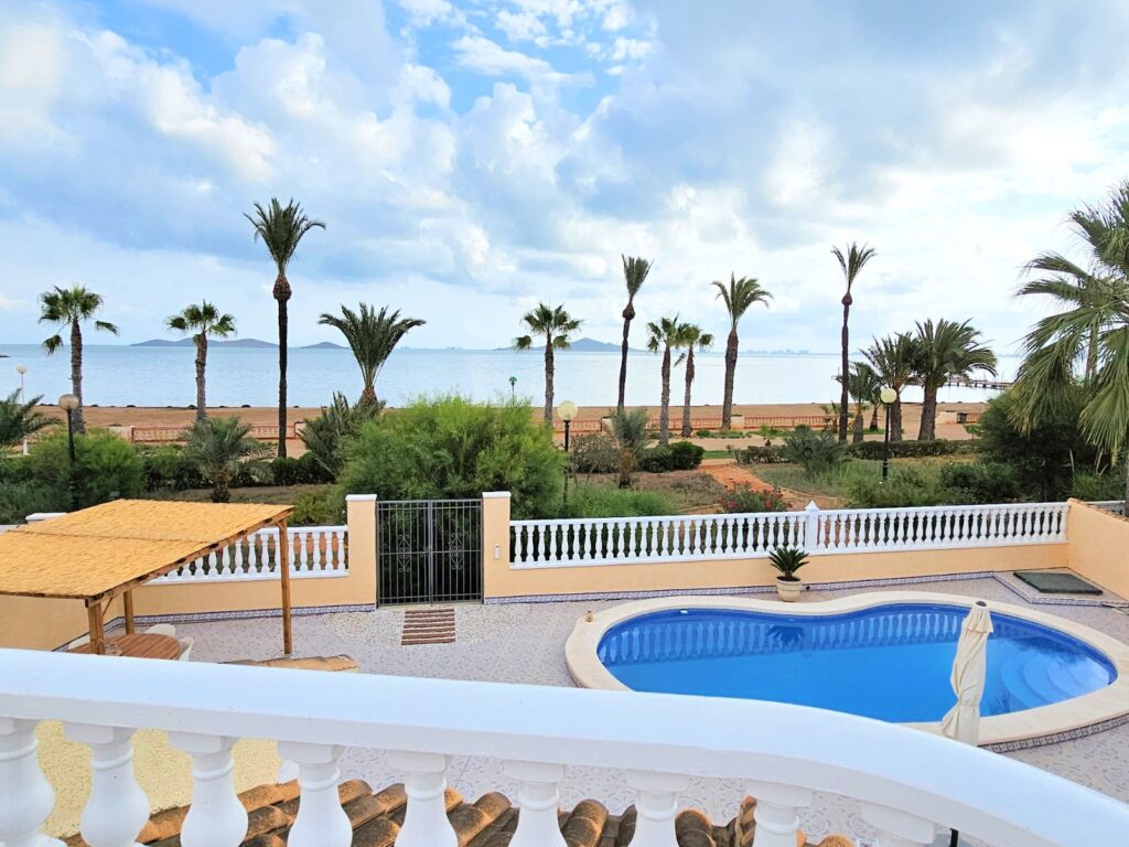 Villa for Sales in Los Urrutias