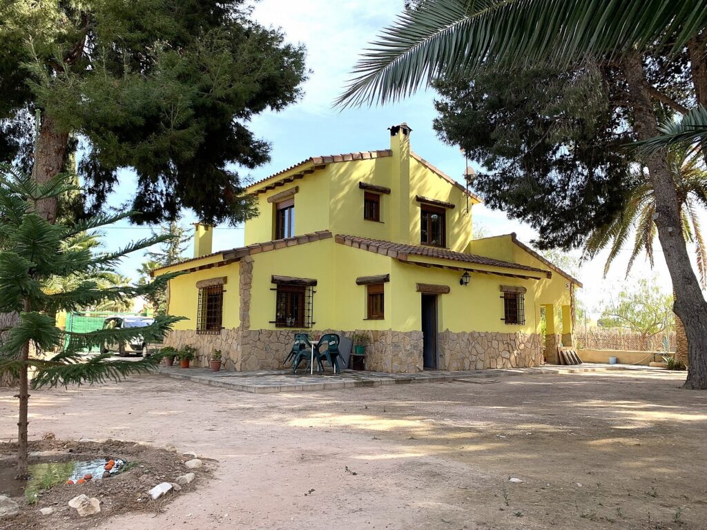 Villa for sale in Novelda