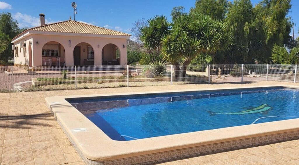 Villa for sale in Aspe