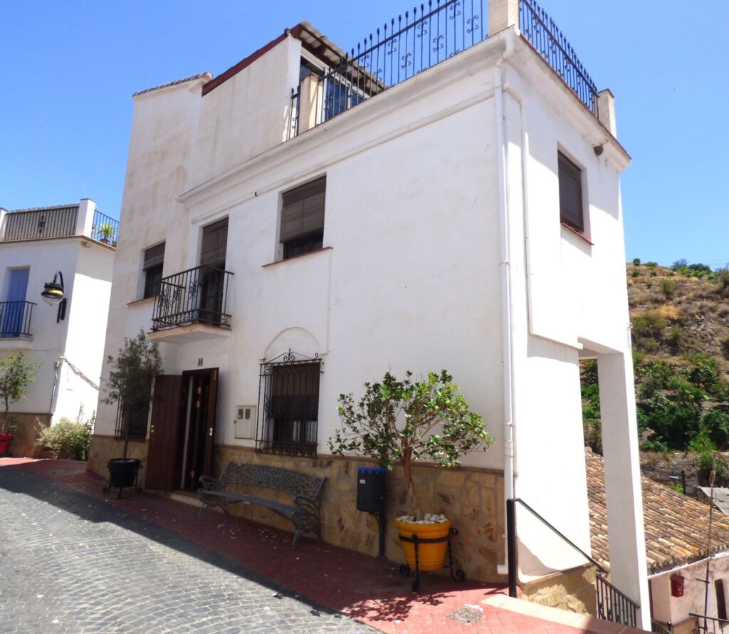 Town House for sale in Viñuela
