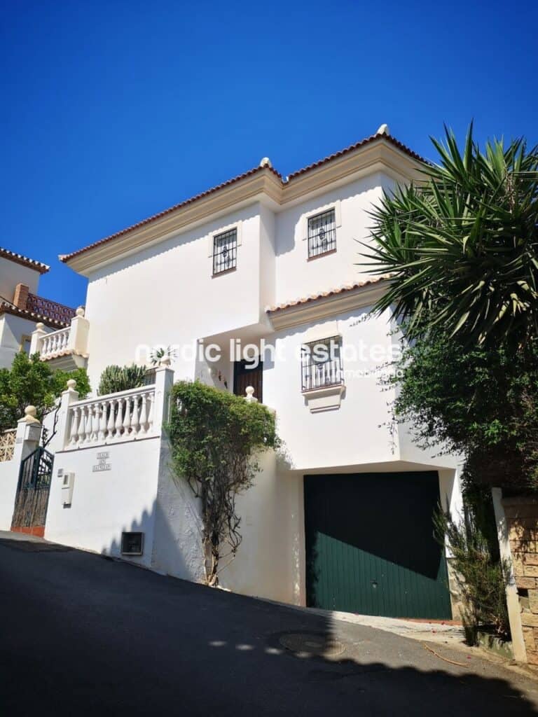 Villa for sale in Torrox Costa