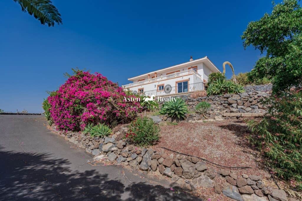 villa for sale in Adeje