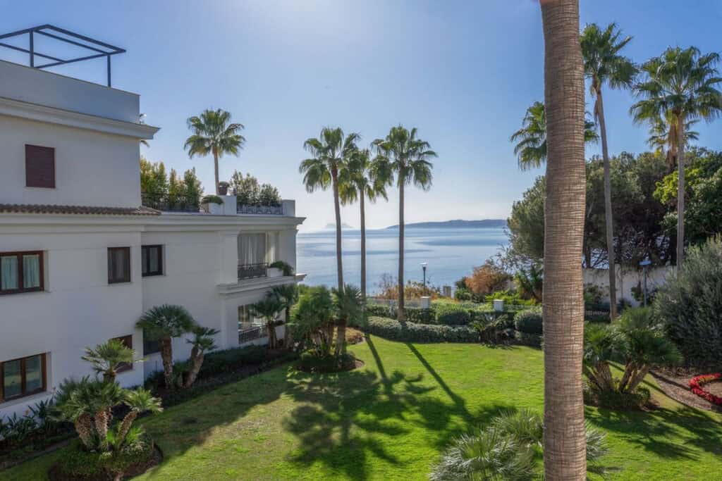 apartment for sale in Estepona