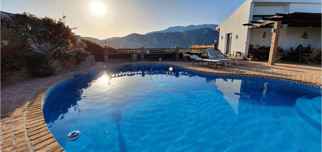 Villa for sale in la herradura