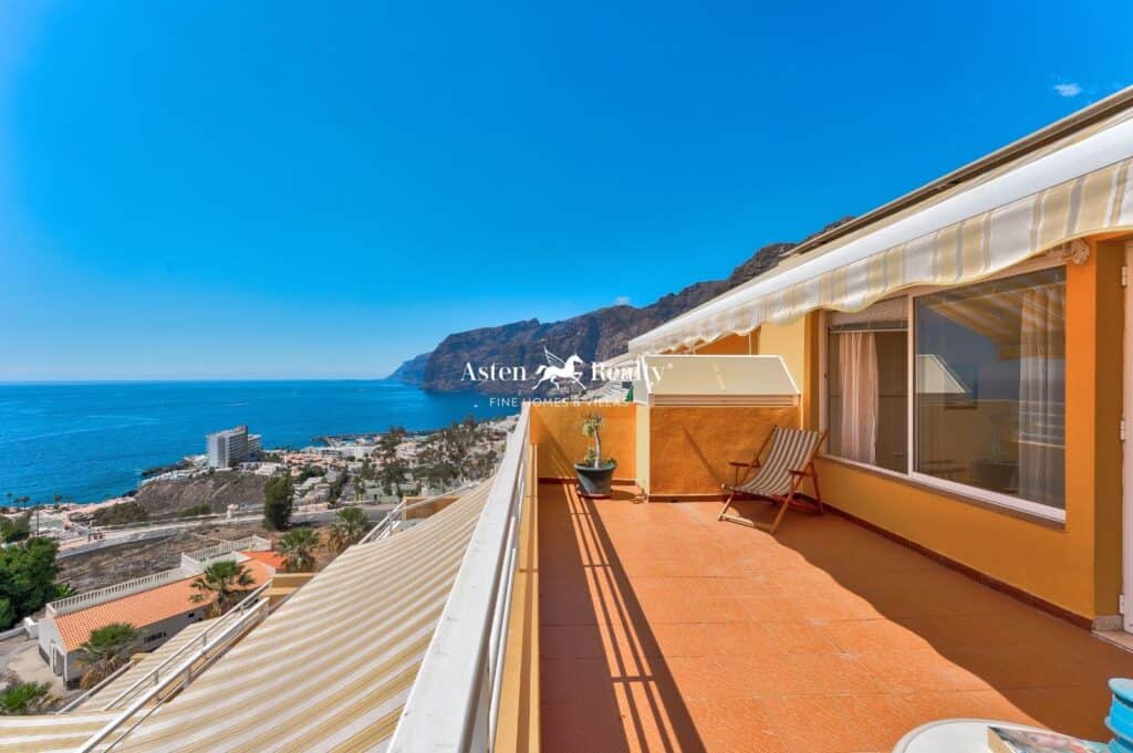 penthouse for sale in Puerto De Santiago
