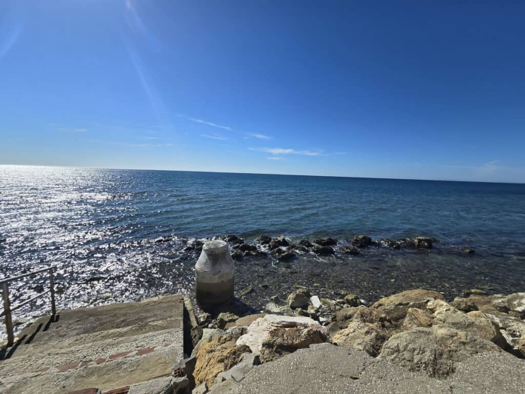 Plot for sale in Marbesa