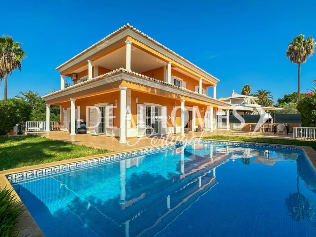 villa for sale in Almancil