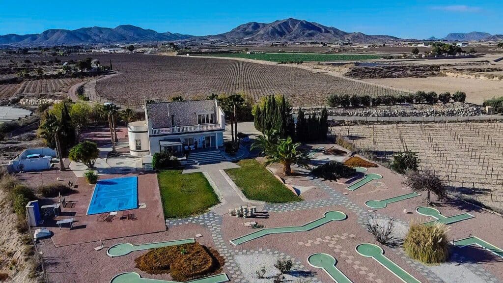 Villa for sale in Novelda