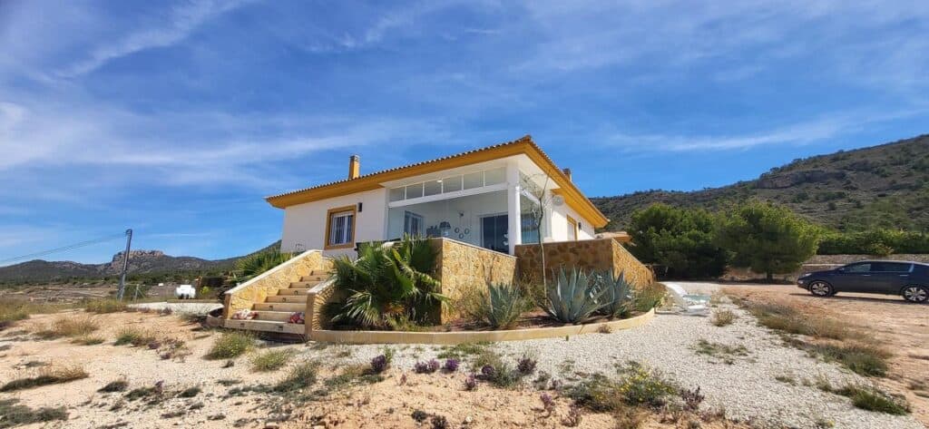 Villa for sale in Monovar