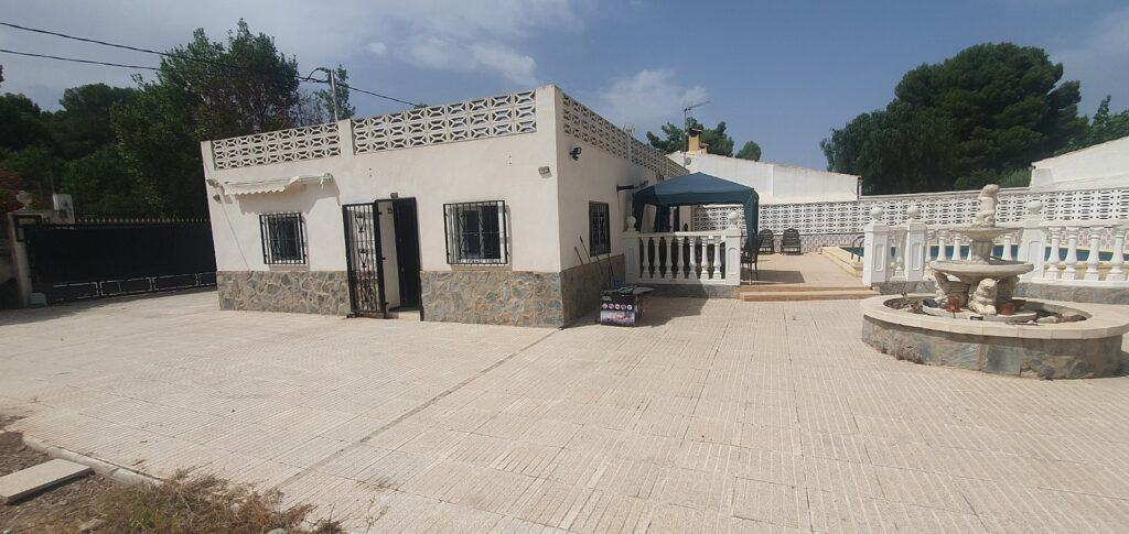 Country house for sale in Sax