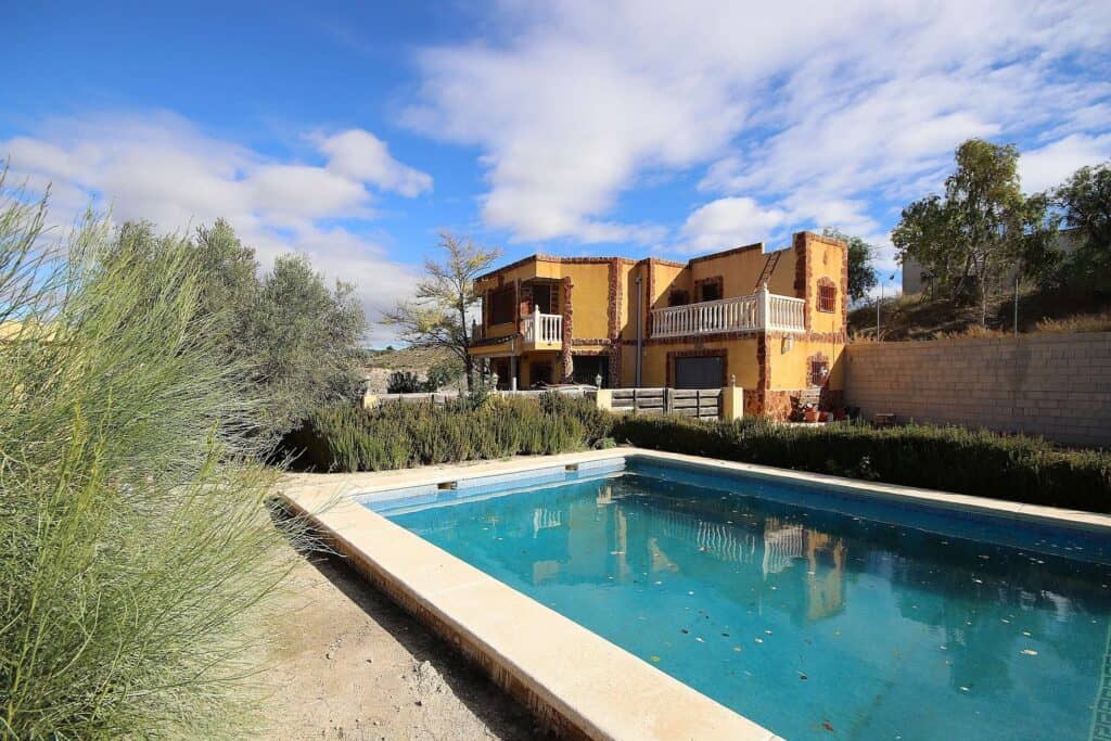 Villa for sale in Monovar