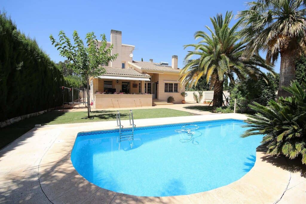 Villa for sale in Monovar
