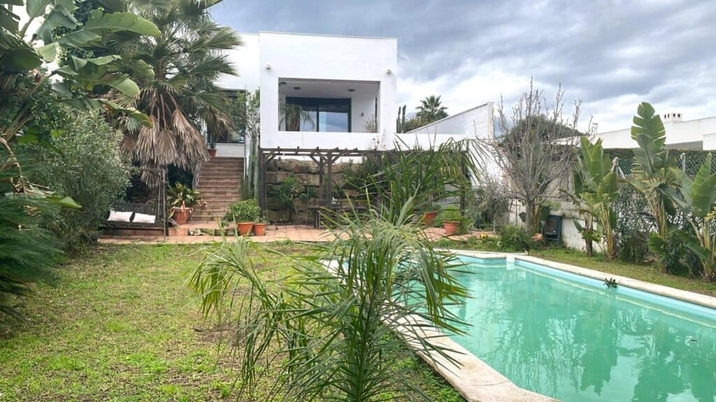 Villa for sale in Algeciras