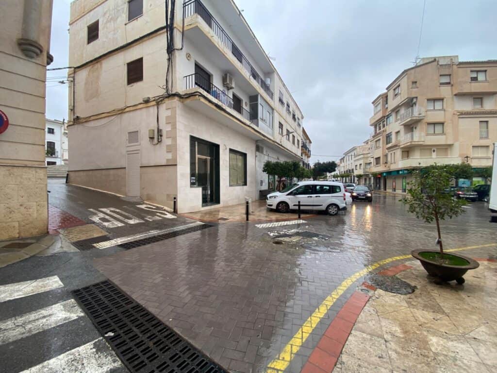 Commercial for Long Term Rental in Purchena
