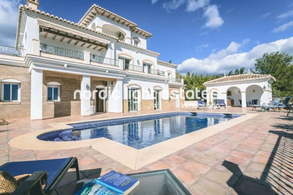 Villa for sale in Frigiliana