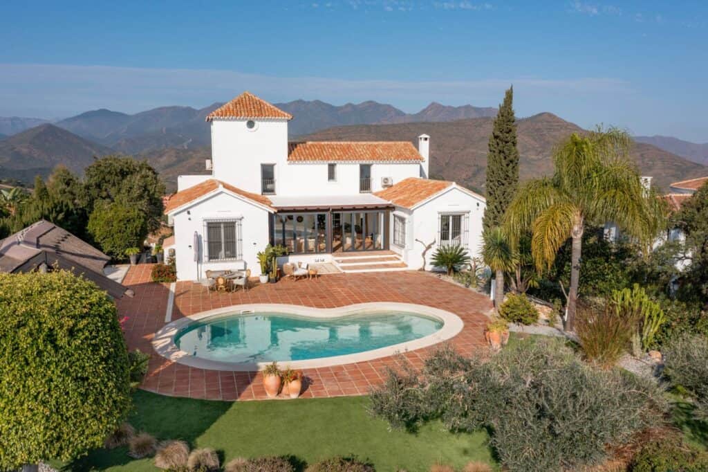 villa for sale in la mairena