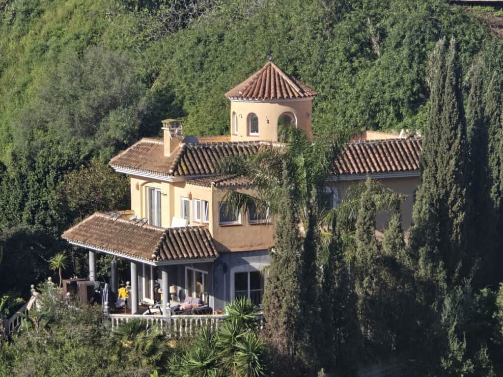 Villa for sale in Calahonda