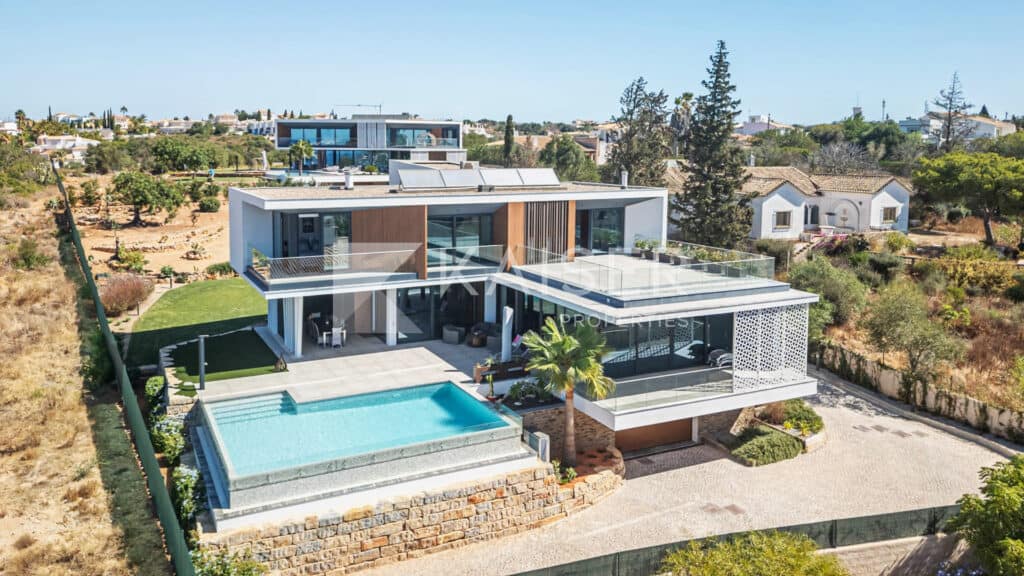 Villa for sale in Albufeira