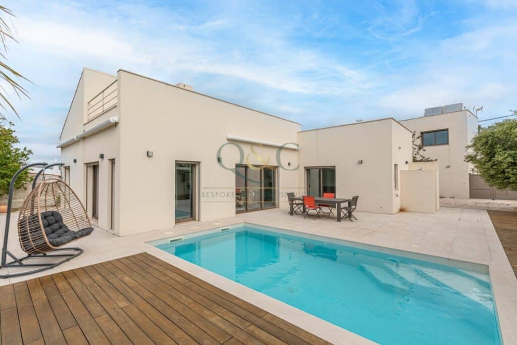 villa for Sale in Faro