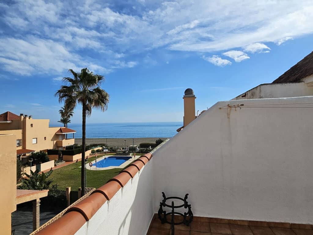 Villa for sale in Casares Playa