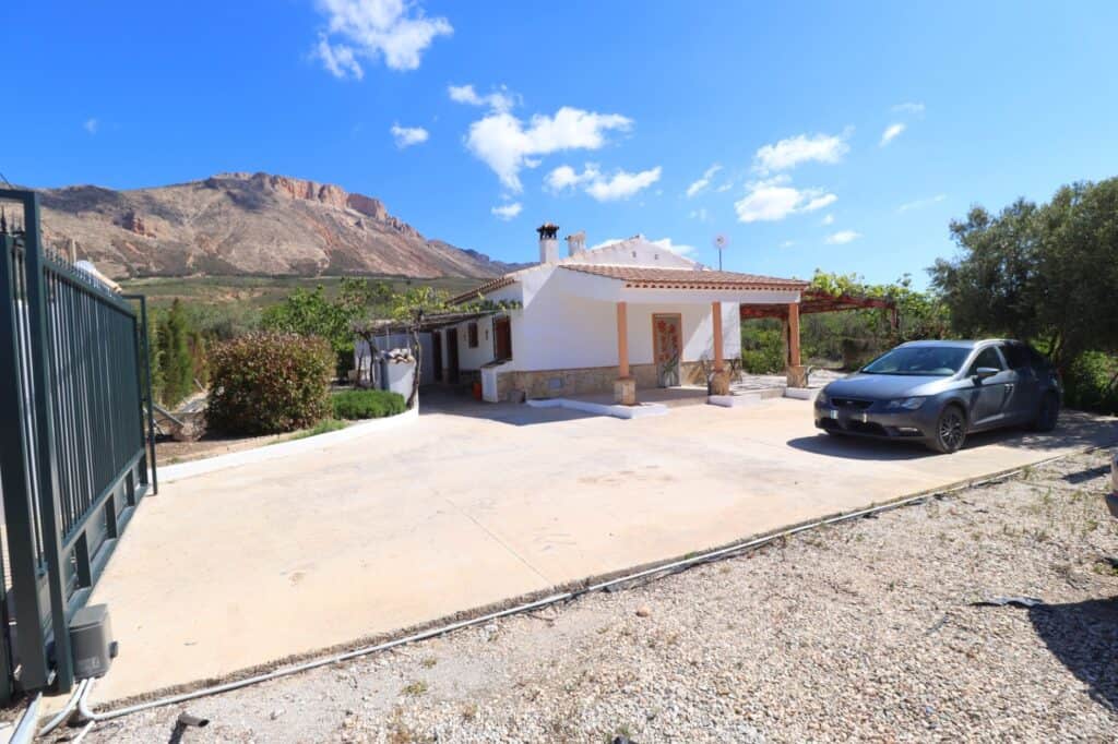 country house for sale in Velez-Blanco