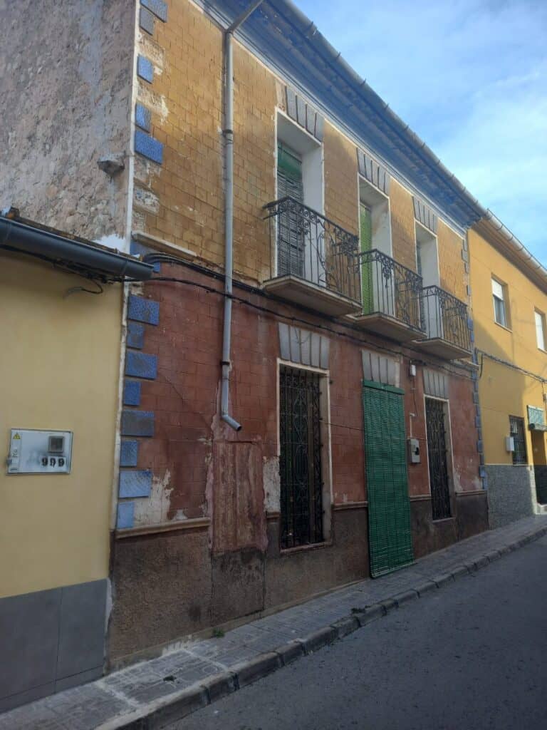 town house for sale in canada de la lena