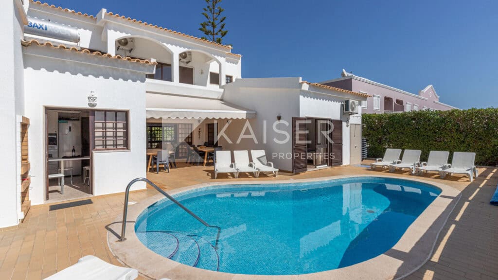 Villa for sale in Albufeira