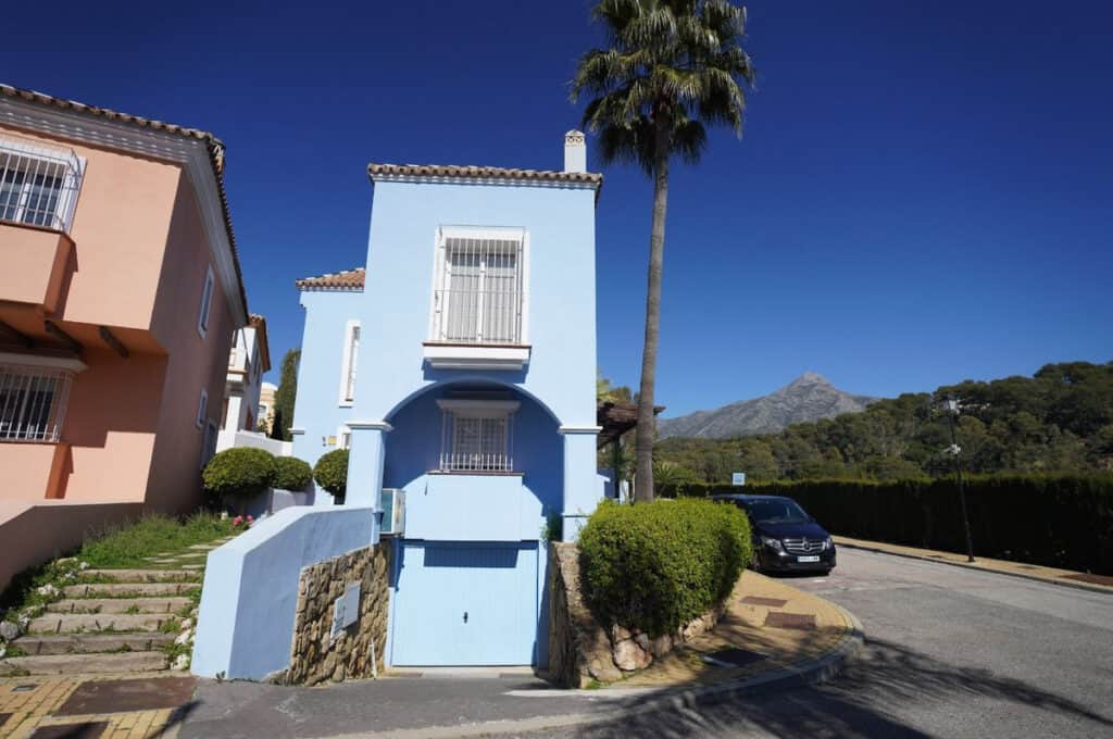town house for sale in Nueva Andalucia