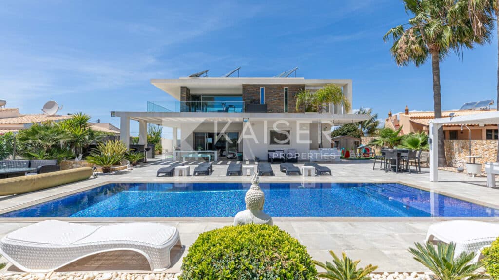 Villa for sale in Albufeira