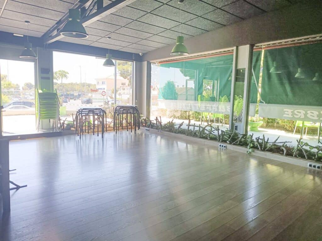 Commercial for month in La Nucía