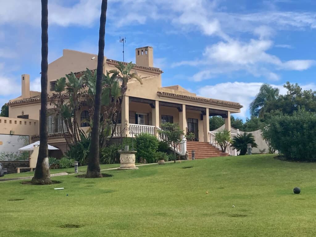 Villa for Sale in Selwo