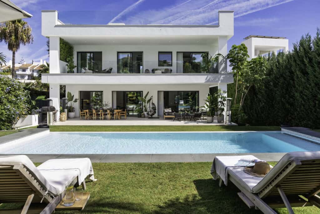 Villa for sale in Puerto Banús