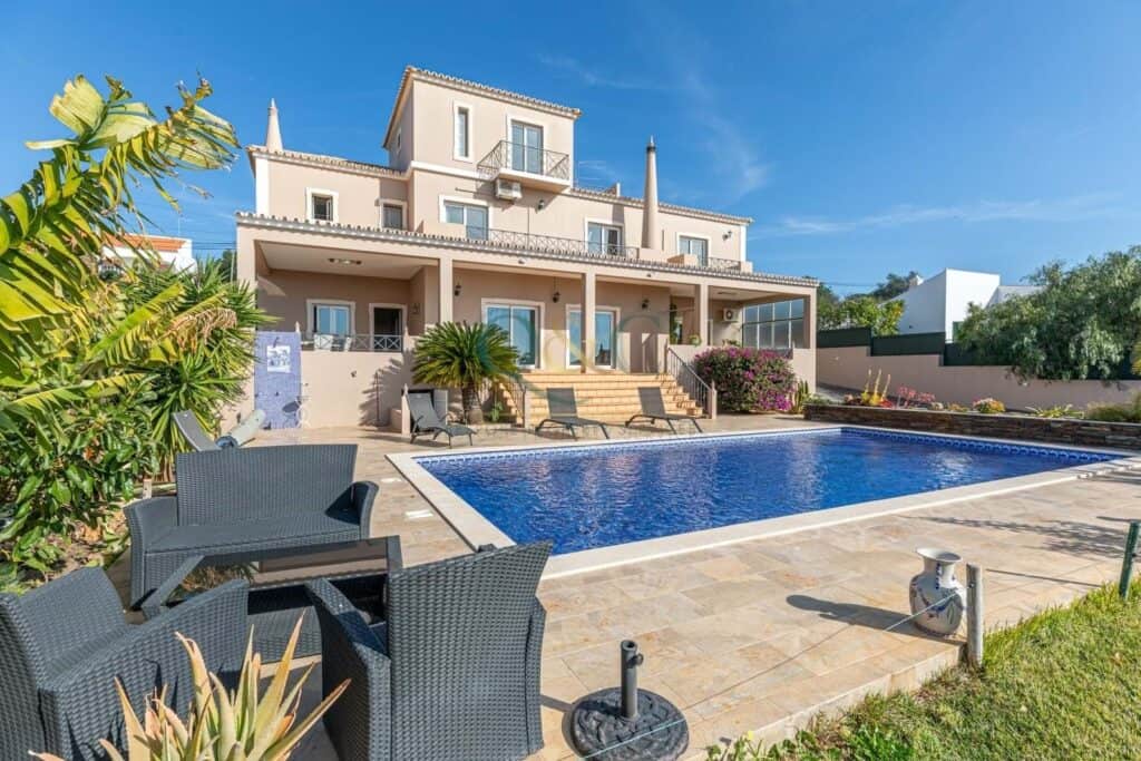 villa for Sale in Faro