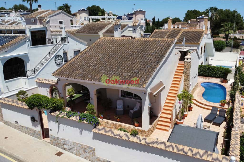 Villa for sale in Pinar de Campoverde