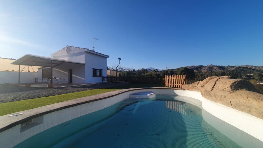 Finca - Cortijo for sale in Coín