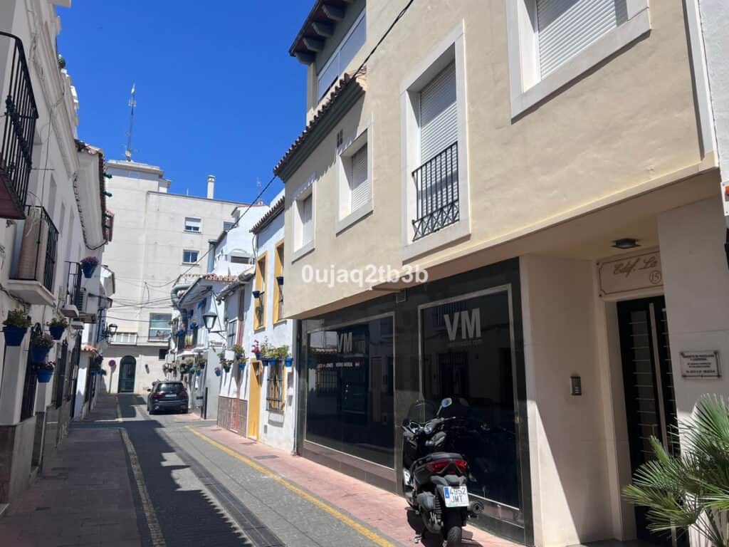 Middle Floor Apartment for sale in Estepona