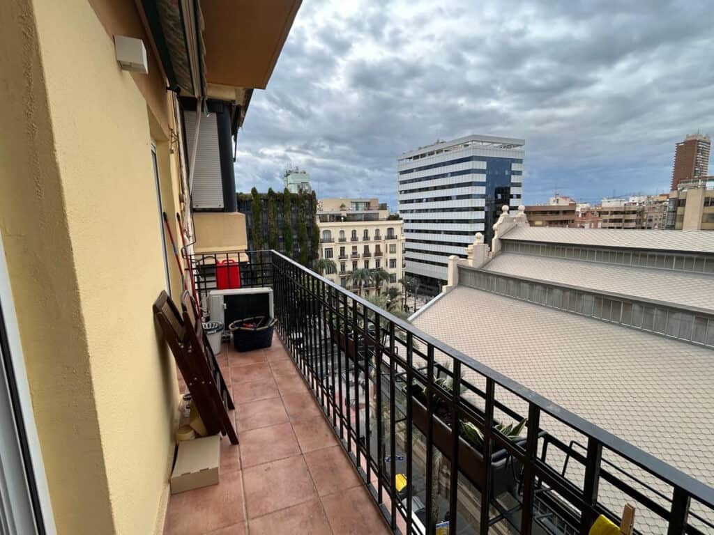 Middle Floor Apartment for sale in Alicante City