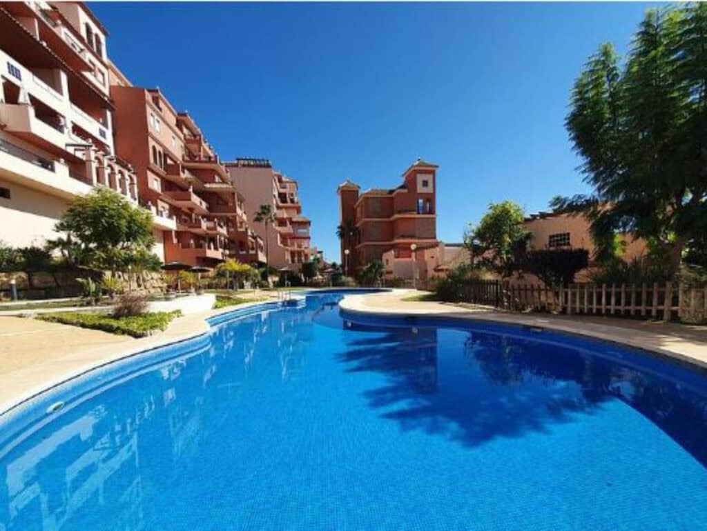 Middle Floor Apartment for sale in La Duquesa