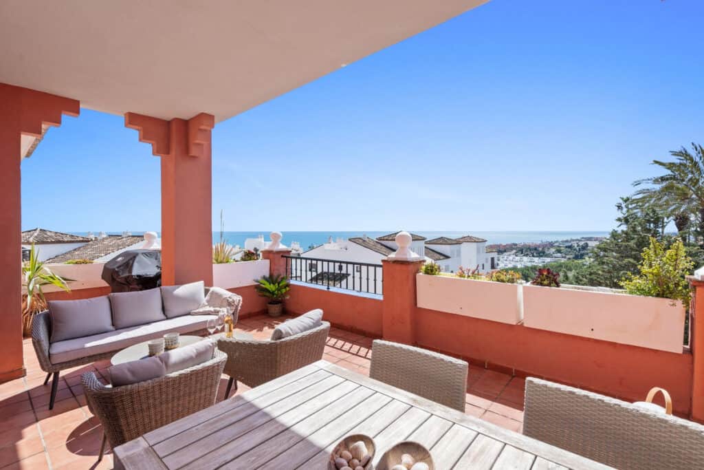 Middle Floor Apartment for sale in La Duquesa