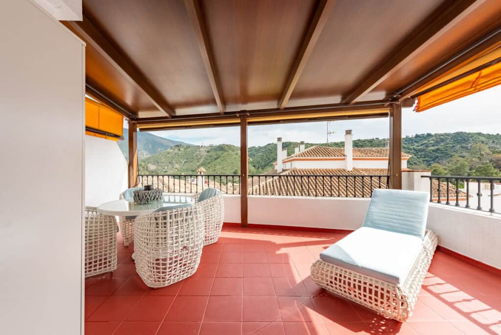 Middle Floor Apartment for sale in Benahavís